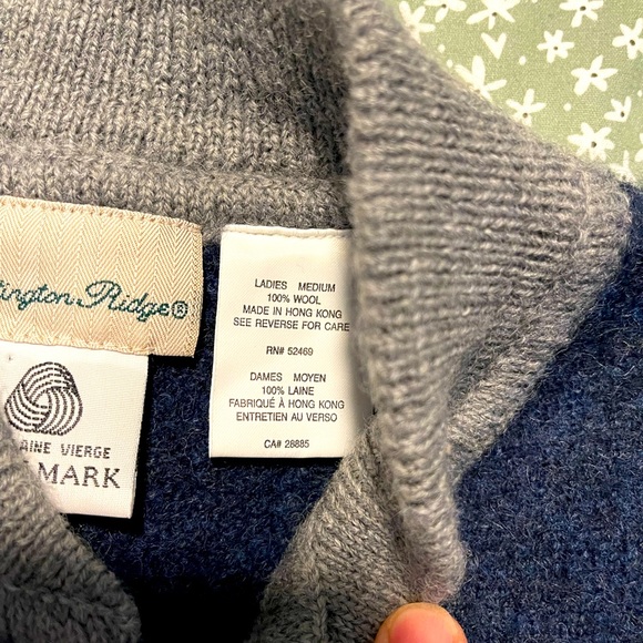 Beautiful woman’s woollen vest/gilet sized Medium - Picture 3 of 4